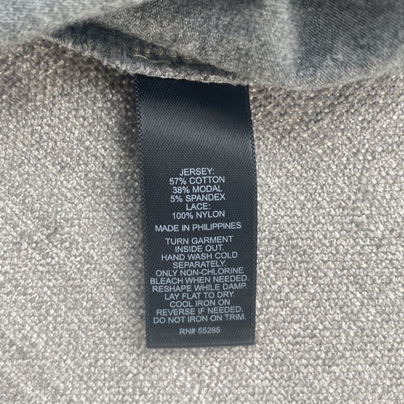 Express top with lace detail - Picture 6 of 7